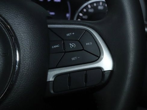 Used 2018 Jeep Renegade Latitude FWD image 23