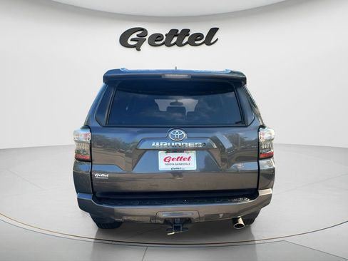 Used 2018 Toyota 4Runner SR5 AWD/4WD image 6