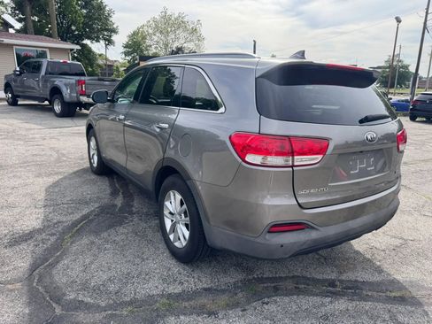 Used 2017 Kia Sorento AWD w/ LX Convenience Package image 6