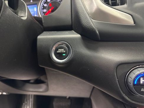 Used 2024 GMC Terrain SLE w/ Driver Convenience Package image 29