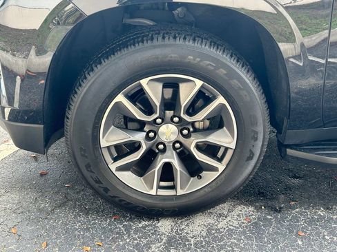 Used 2022 Chevrolet Suburban LT RWD image 27