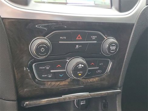 Used 2020 Chrysler 300 Limited image 26