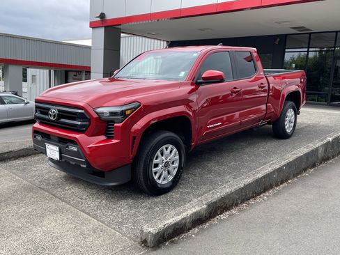 Certified 2025 Toyota Tacoma SR5 AWD/4WD image 3