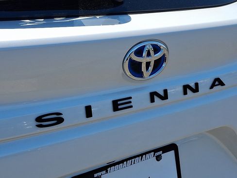 Used 2023 Toyota Sienna XLE AWD/4WD image 29