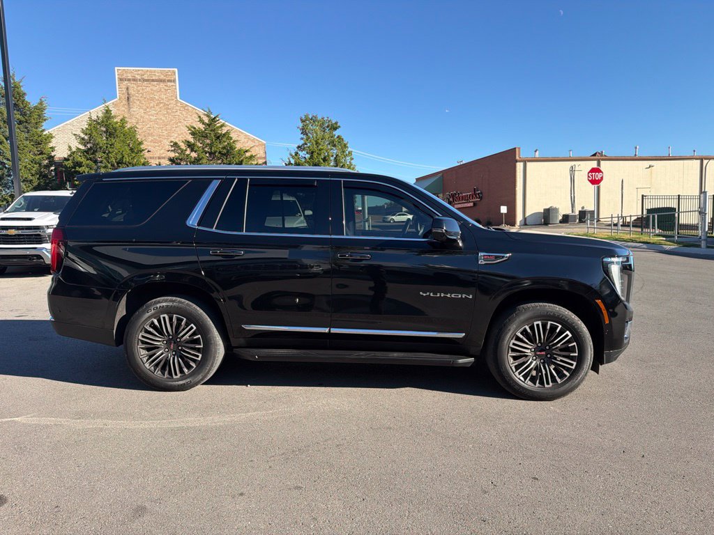 Used 2025 GMC Yukon Elevation AWD/4WD image 6