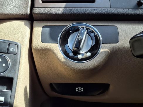 Used 2009 Mercedes-Benz C 300 Sedan image 10