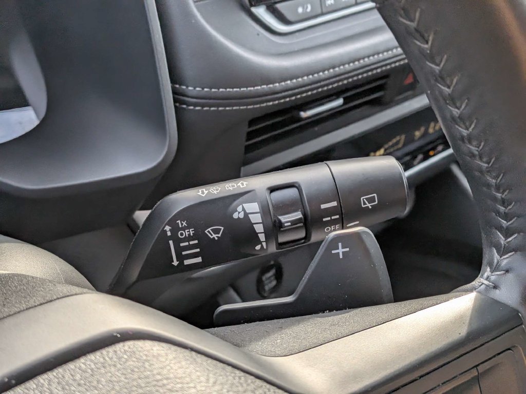 Used 2025 Nissan Rogue SV AWD/4WD image 26