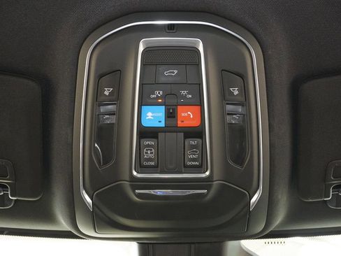 Used 2025 Jeep Grand Cherokee Laredo X w/ Luxury Tech Group I AWD/4WD image 18