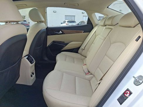 Used 2018 Kia Cadenza Premium w/ Luxury Package image 10