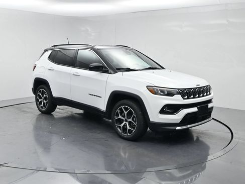 Used 2025 Jeep Compass Limited AWD/4WD image 2