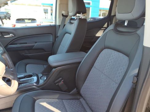 Used 2022 Chevrolet Colorado Z71 AWD/4WD image 7