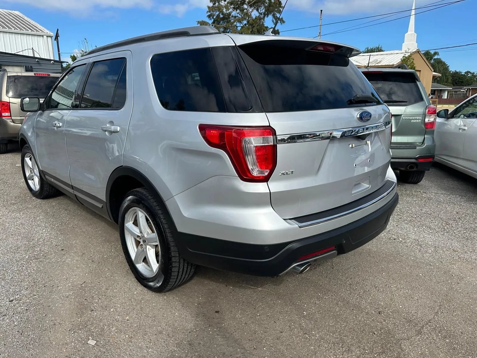 Used 2018 Ford Explorer XLT w/ Equipment Group 201A FWD image 7