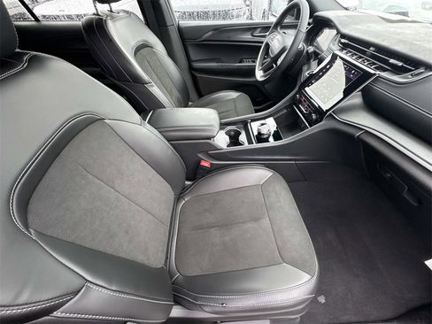 New 2025 Jeep Grand Cherokee L Altitude image 13