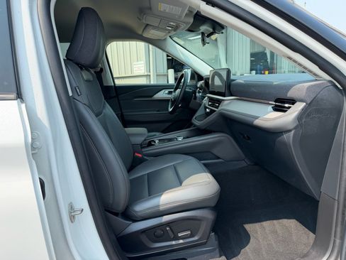 Used 2025 Ford Explorer Active w/ Active Comfort Package AWD/4WD image 7