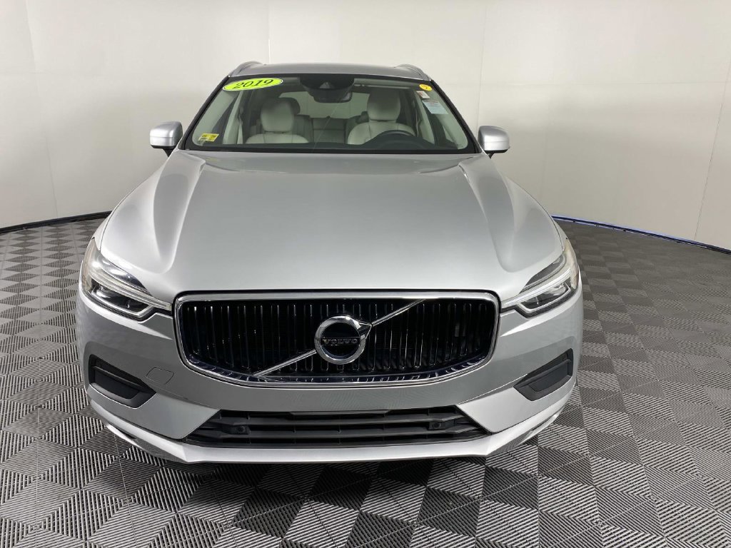 Used 2019 Volvo XC60 T5 Momentum w/ Premium Package FWD image 3
