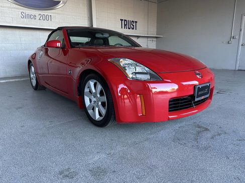 Used 2005 Nissan 350Z Touring image 4