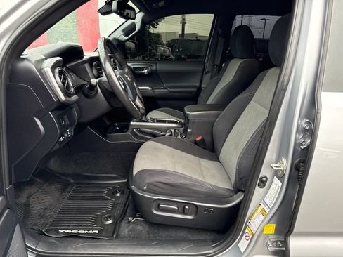 Used 2020 Toyota Tacoma TRD Sport w/ Technology Package AWD/4WD image 14