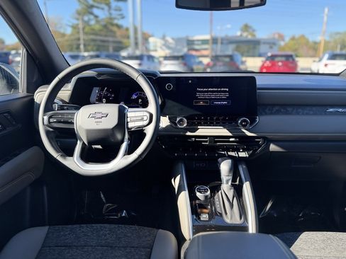 Used 2024 Chevrolet Colorado ZR2 w/ Technology Package image 12