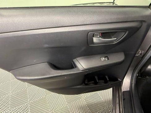 Used 2015 Toyota Camry SE image 34