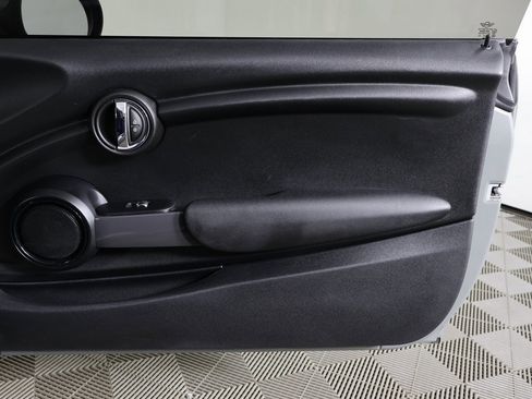 Used 2019 MINI Cooper Hardtop image 17