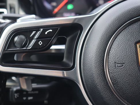 Used 2020 Porsche Macan AWD/4WD image 17
