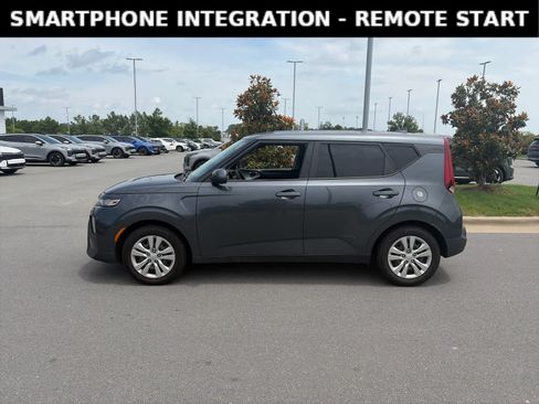 Used 2021 Kia Soul LX FWD image 2
