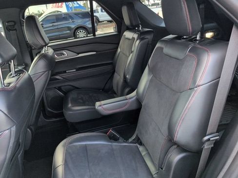 Certified 2025 Ford Explorer ST RWD image 13