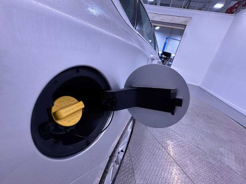 Used 2016 Chevrolet Impala LT image 38