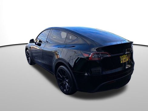 Used 2023 Tesla Model Y Long Range image 3