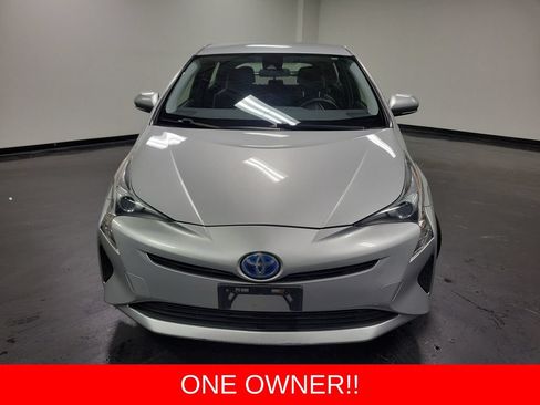 Used 2017 Toyota Prius Two FWD image 2
