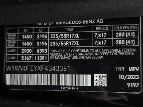 Used 2023 Mercedes-Benz Metris Passenger image 40