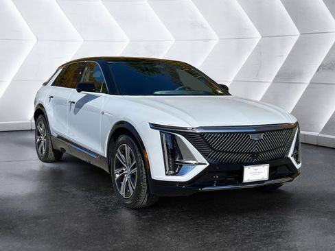 New 2026 Cadillac Lyriq Luxury image 8
