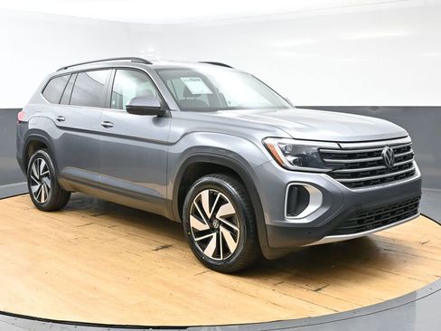 Used 2025 Volkswagen Atlas SE FWD image 3