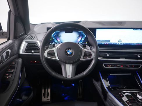 Used 2024 BMW X5 sDrive40i w/ M Sport Package image 11