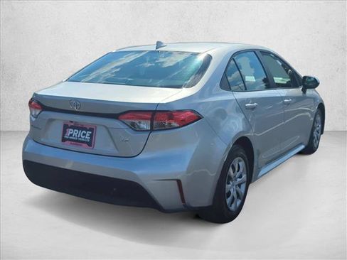 Certified 2025 Toyota Corolla LE FWD image 5