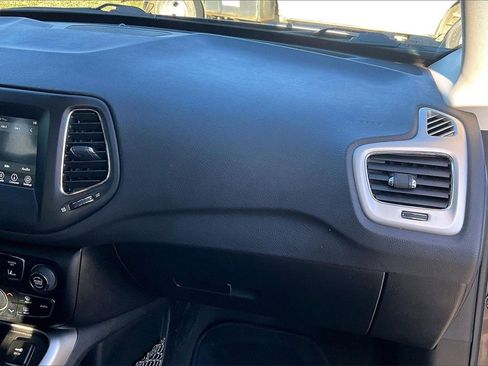 Used 2020 Jeep Compass Latitude image 16