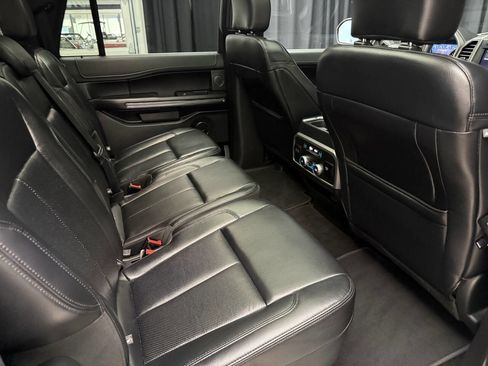 Used 2019 Ford Expedition Max XLT w/ Equipment Group 202A AWD/4WD image 26