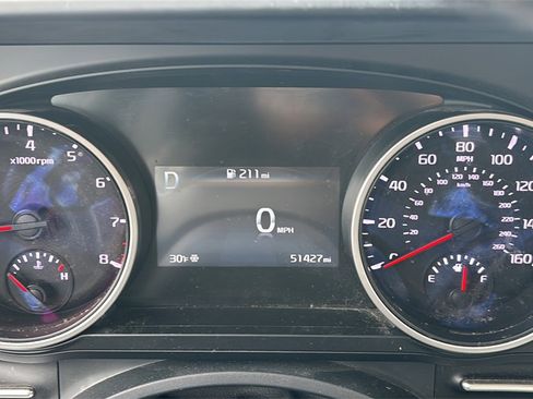 Used 2022 Kia Carnival LX image 17