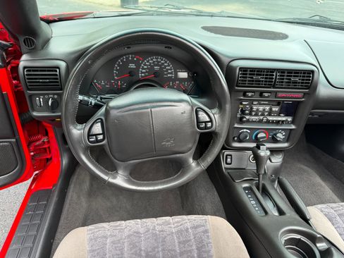 Used 2000 Chevrolet Camaro LT RWD image 23