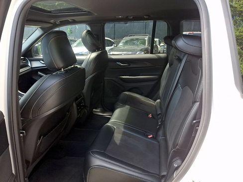 Used 2023 Jeep Grand Cherokee Altitude AWD/4WD image 11