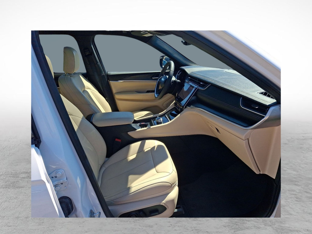 Used 2025 Jeep Grand Cherokee Limited AWD/4WD image 11
