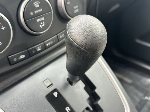 Used 2013 MAZDA MAZDA5 Sport image 17