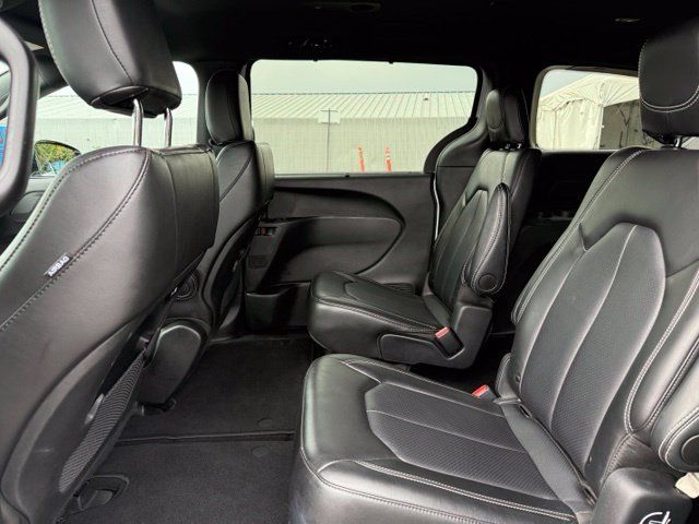 Used 2025 Chrysler Pacifica Select FWD image 17