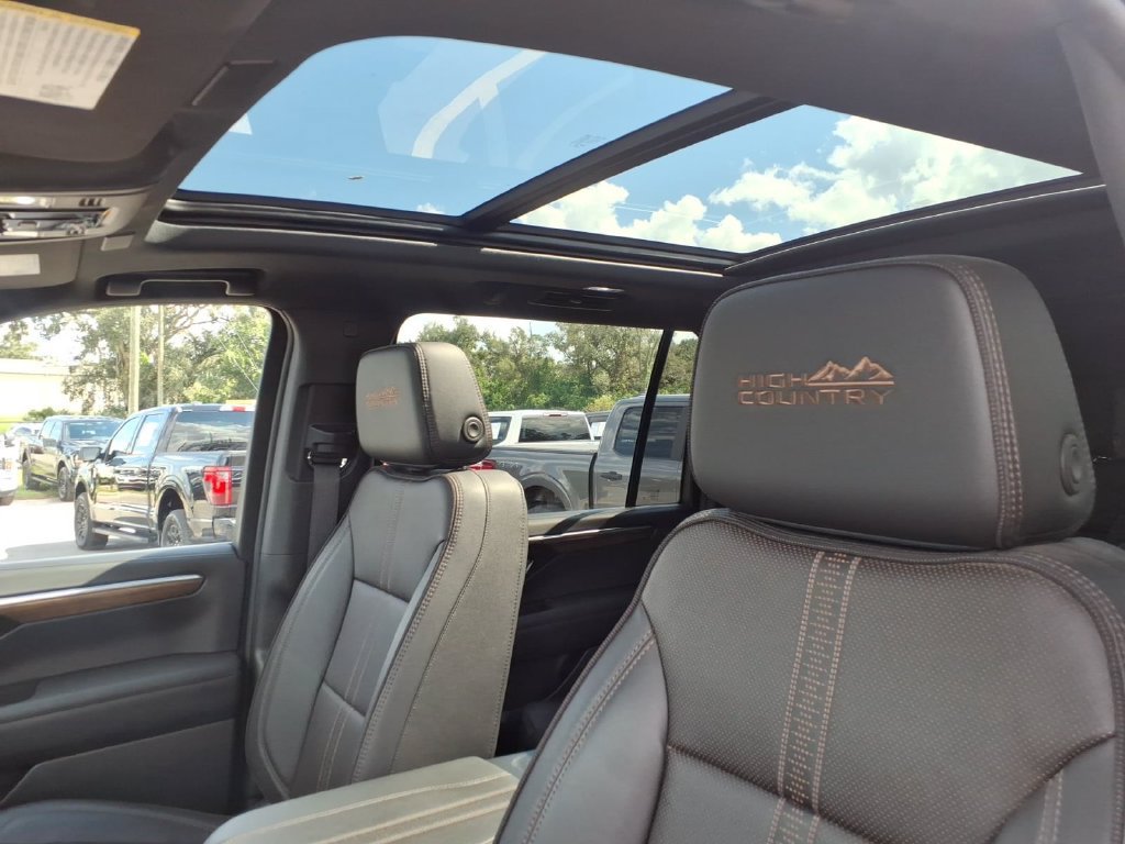 Used 2026 Chevrolet Suburban High Country AWD/4WD image 29