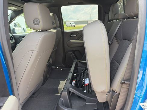 Used 2024 Chevrolet Colorado ZR2 w/ Technology Package AWD/4WD image 39