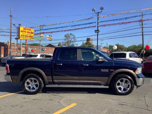 Used 2017 RAM 1500 Laramie w/ Convenience Group image 8