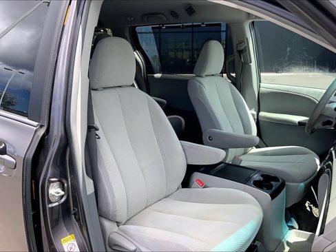 Used 2014 Toyota Sienna LE FWD image 7