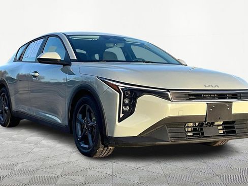 Used 2025 Kia K4 LXS image 12