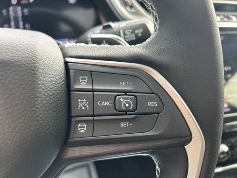 New 2025 Jeep Grand Cherokee Altitude image 21