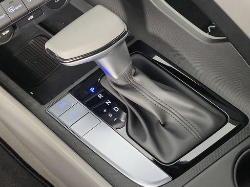 Certified 2025 Hyundai Elantra Sport FWD image 19